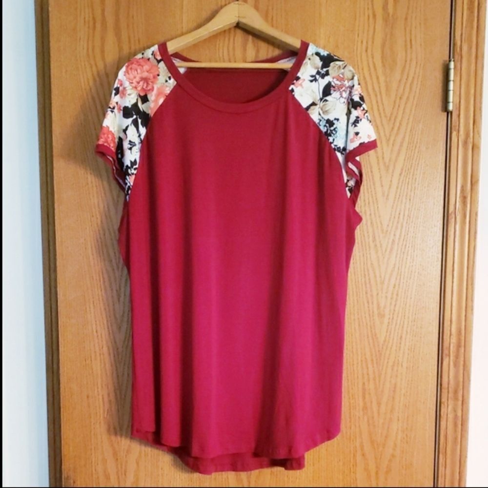 Pretty Maroon Flowy Top with Contrast Floral Sleeves Sz XL